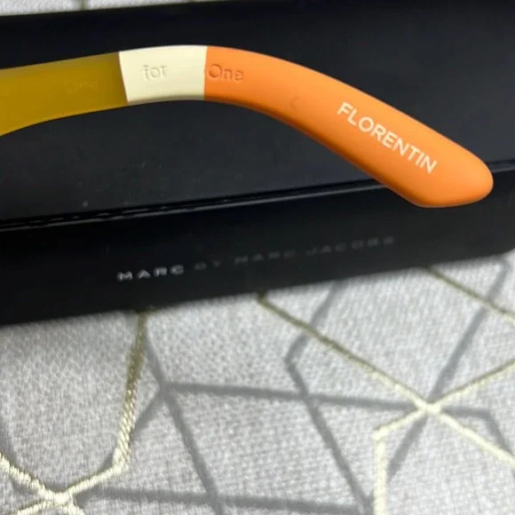 MARC By MARC JACOBS Yellow Gold Sunglasses - Picture 2 of 8